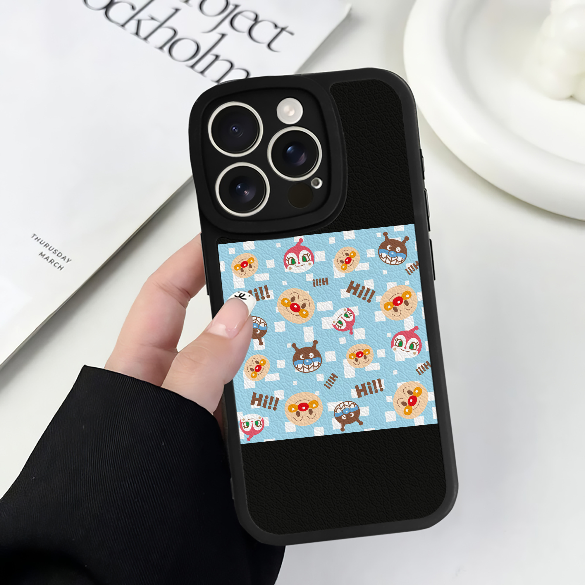 （画像用） アンパンマン Anpanman 【iPhone 16シリーズ対応】シリコンスマホケース（レザー調） 材質：シリコン